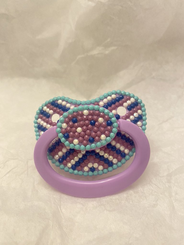 LlamaLittles's tweet photo. I absolutely love this one!!! #littles #decopaci #abdl #abdlbabygirl #abdlregression #ageregression #Purple #littlespace #pacishop #custompaci #affordable https://t.co/da4S8qgcav