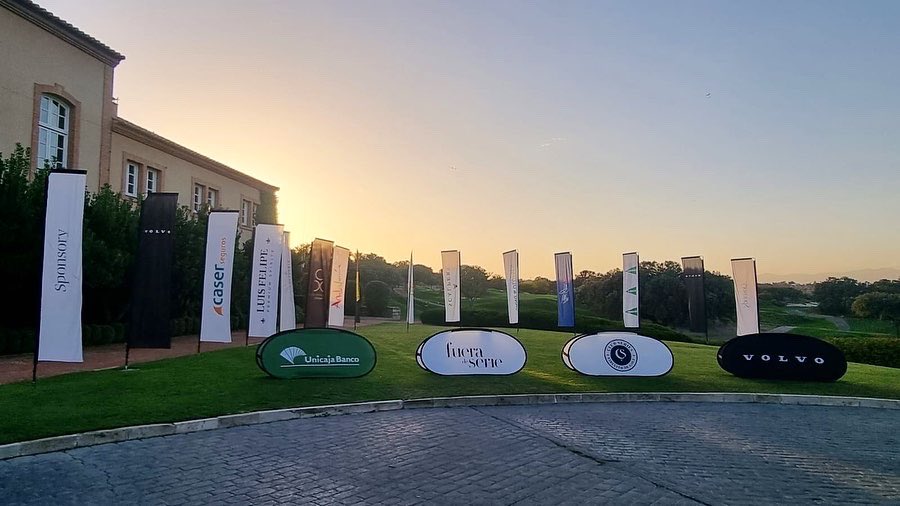 clubseriesgolf's tweet photo. Finaliza una jornada de golf extraordinaria en #RHECC La 8ª prueba del calendario regular nos deja grandes momentos dentro y fuera del campo. Muy pronto en nuestra web, un amplio resumen del torneo. Próxima parada, la gran final en @mijasgolf 26nov #circuitopremium #elmejorgolf https://t.co/jL41fCrr8e