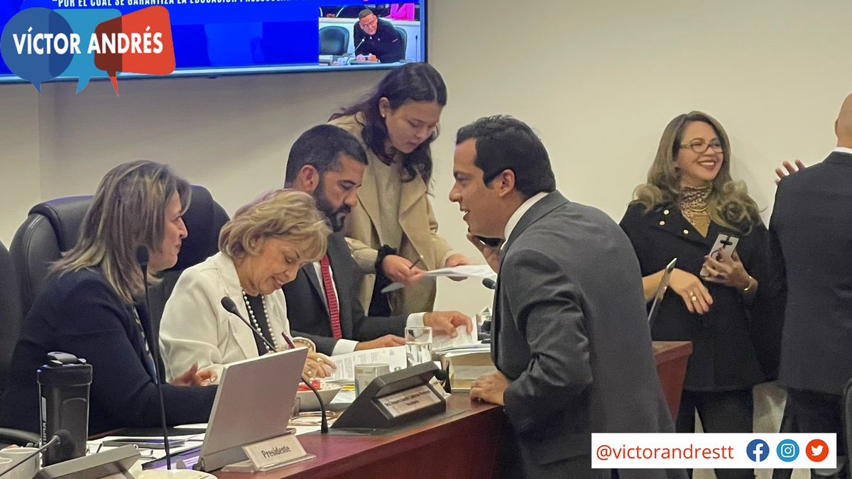 victorandrestt's tweet photo. #AEstaHora En #ComisiónI radicamos constancia a #proyecto de Acto Legislativo que busca la modificación del Artículo 67 de la Constitución Política de 1991 que trata la educación prescolar y media. Buscamos incluir la protección del medio ambiente y el desarrollo sostenible. https://t.co/zU81aVxcMp