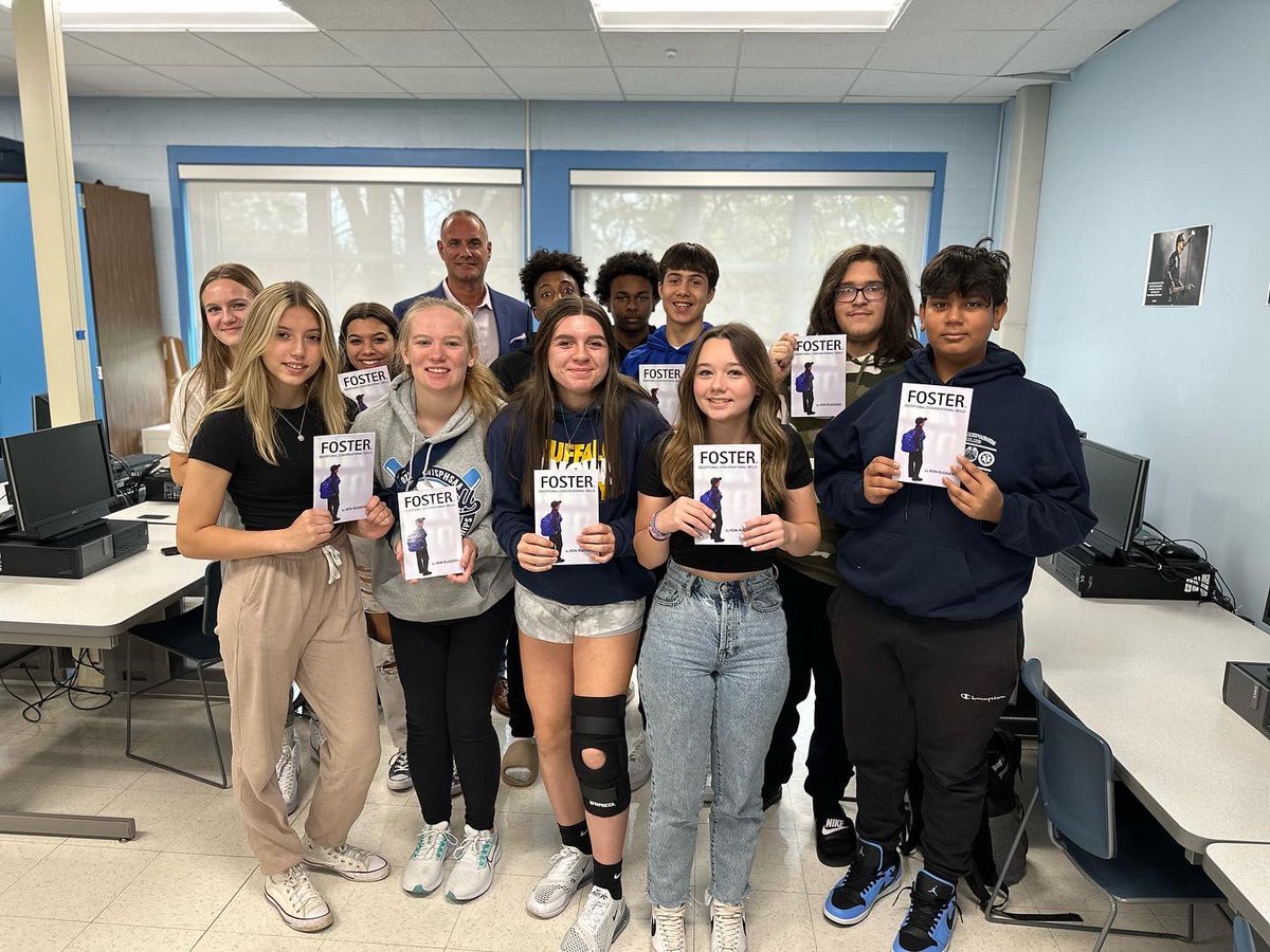 DHS_AOF's tweet photo. So grateful to have Mr. Ron Ruggiero, author of "FOSTER, Exceptional Conversation Skills" speak with our @NAFCareerAcads students! Students learned the art of communication and networking skills, and how to make meaningful connections through conversation! 👏 #befutureready https://t.co/rf7LrkEXfc