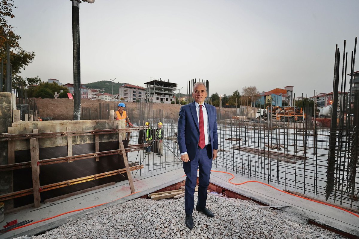osmanzolan's tweet photo. Büyükşehir Belediyemiz ve Acıpayam Belediyemizin işbirliğiyle ilçemize kazandıracağımız Büyükşehir Belediyesi Acıpayam Gençlik ve Kültür Merkezi’nin temel atma törenini dualarla gerçekleştirdik.

Merkezimiz Acıpayam’ın güzelliğine güzellik katacak. Hayırlı uğurlu olsun. https://t.co/yA8k0z2yNU