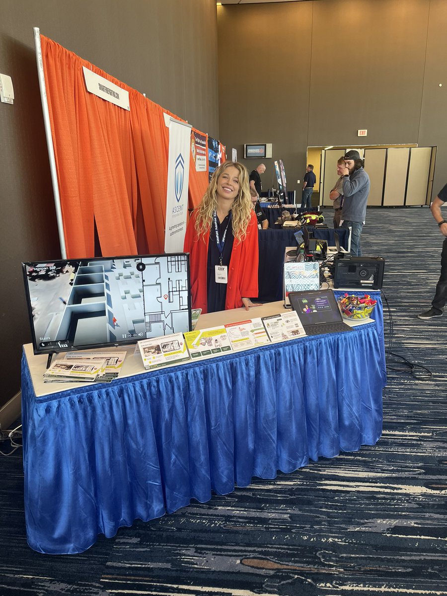 SamLoci's tweet photo. Just a founder demoing their first product at a conference! 🥳
*pinch me!!* https://t.co/glnc9tYYwK