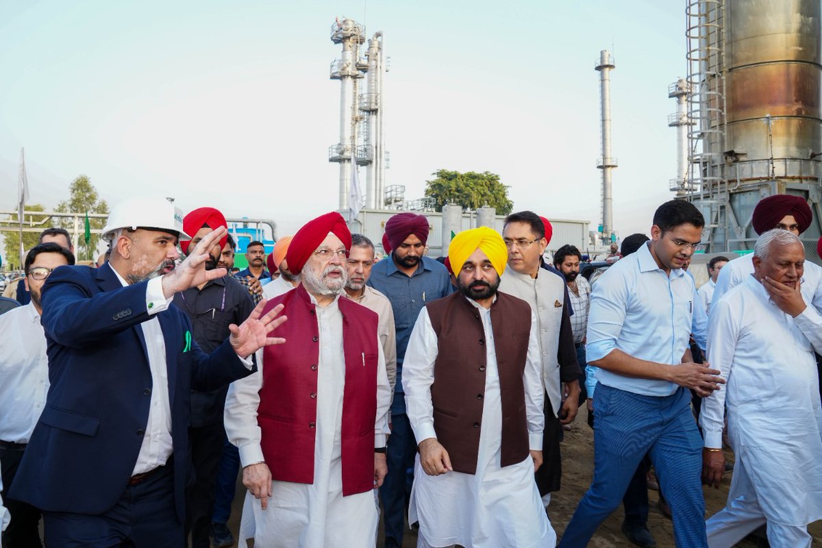 FWMedia_Tweets's tweet photo. Punjab CM and Hardeep Puri dedicates india’s largest bio energy plant to people
#FWreports #PunjabCM #HardeepSinghPuri #BIOPLANT
Photos: Prabhjot Singh Gill https://t.co/JxjGKJ1BZw