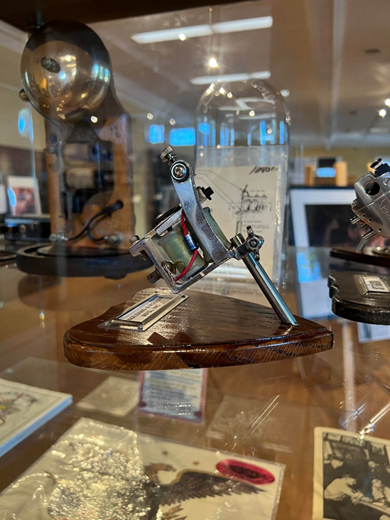 WellandMuseum's tweet photo. #TattooTuesdays: The first electric tattoo machine was inspired by Thomas Edison. Simon O’Reilly was the man responsible for creating the first electric tattoo. It was based on the 1876 rotary-operated stencil pen patent. (1/2) https://t.co/eK115UjcOj