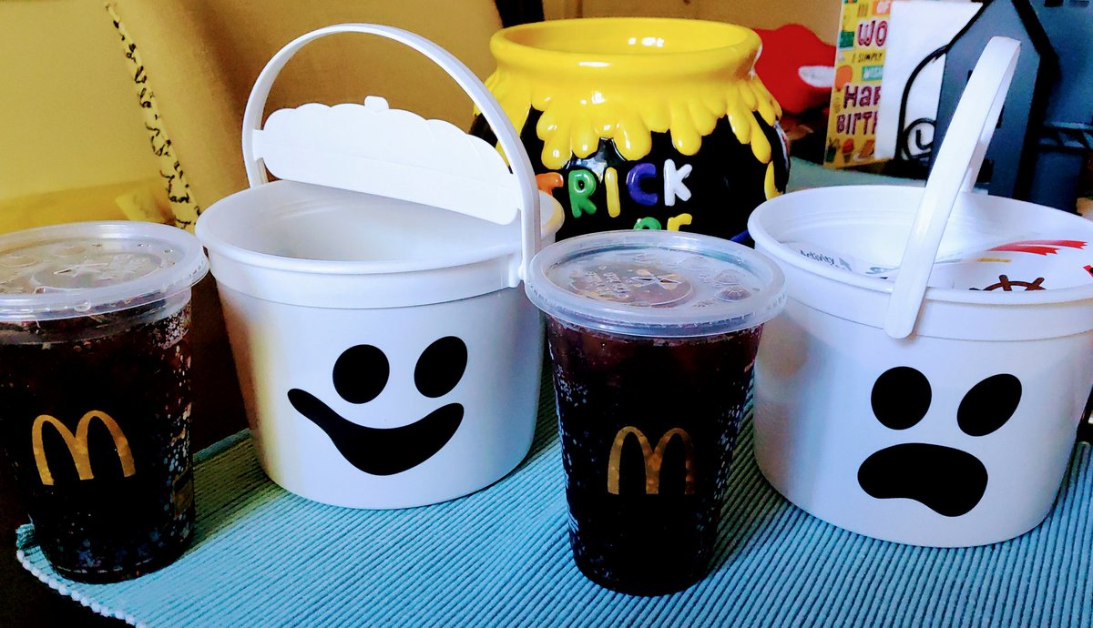ccmaroney's tweet photo. Special trip for the Boo Buckets 😁 #mcdonalds #boobuckets #mcboo #happymeal https://t.co/DOZxrS5E8U