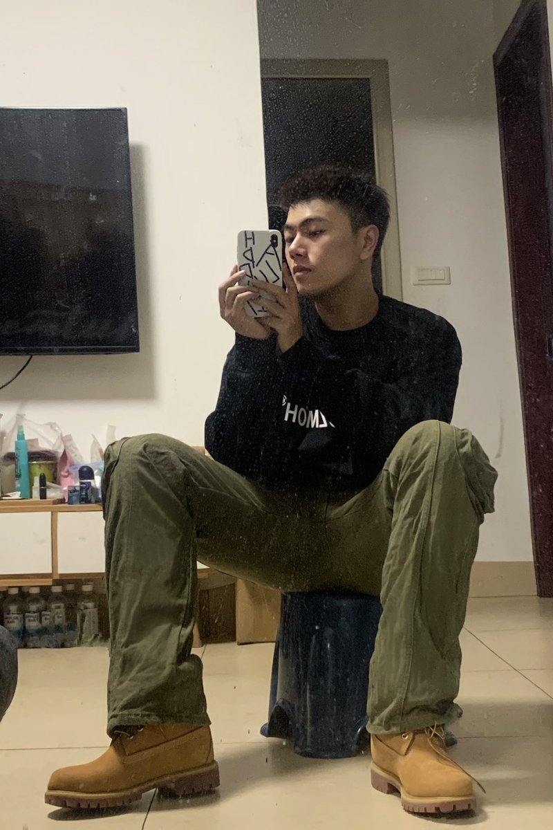 superyzw's tweet photo. 坐下 https://t.co/MmdCYFV7du