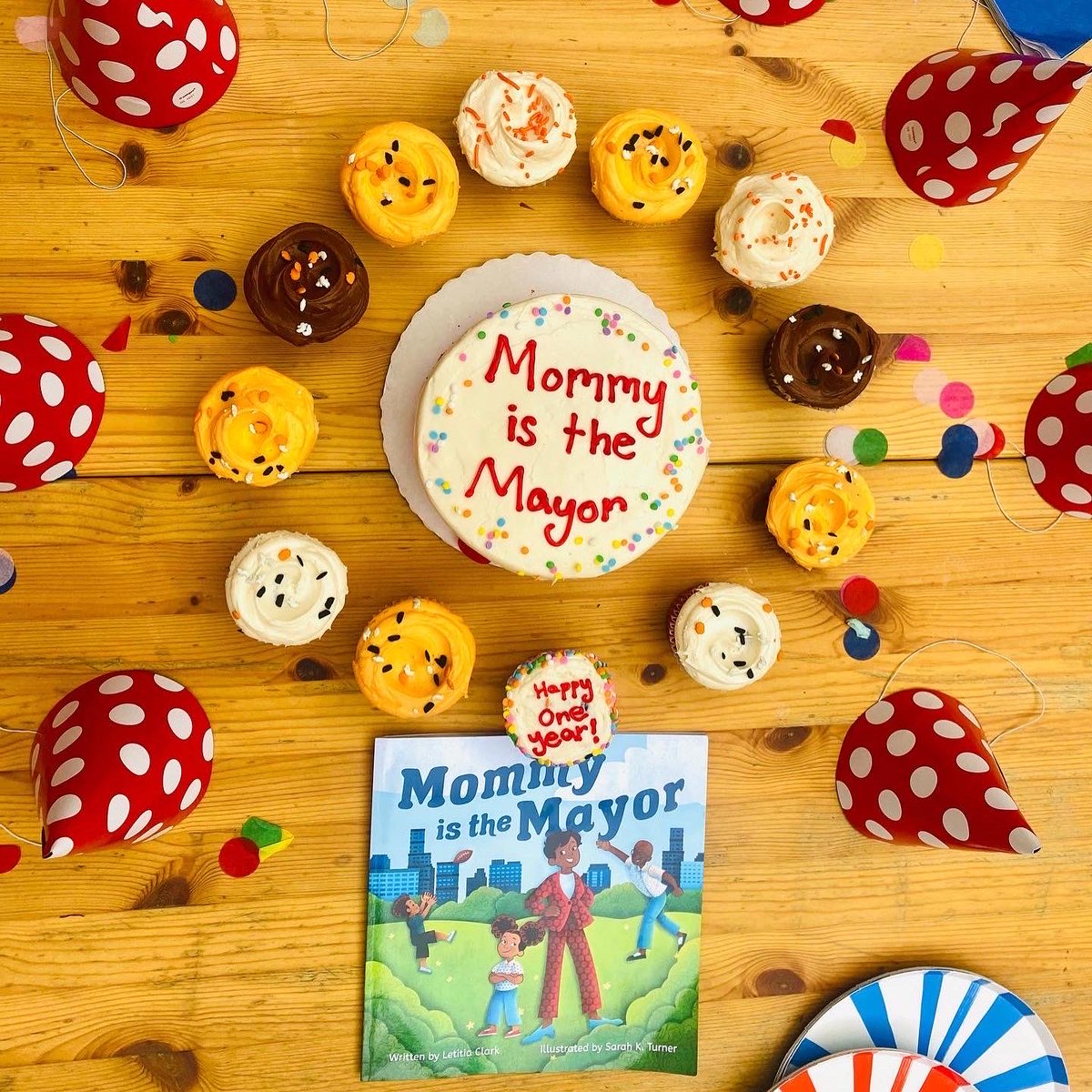 LetitiaCClark's tweet image. Not sure if we’re the first to have a book birthday party, but this was so fun and we think every book deserves a celebration! Happy 1 Year to Mommy is the Mayor! Thanks to @ArvidaBookCo and @SusieCakes!