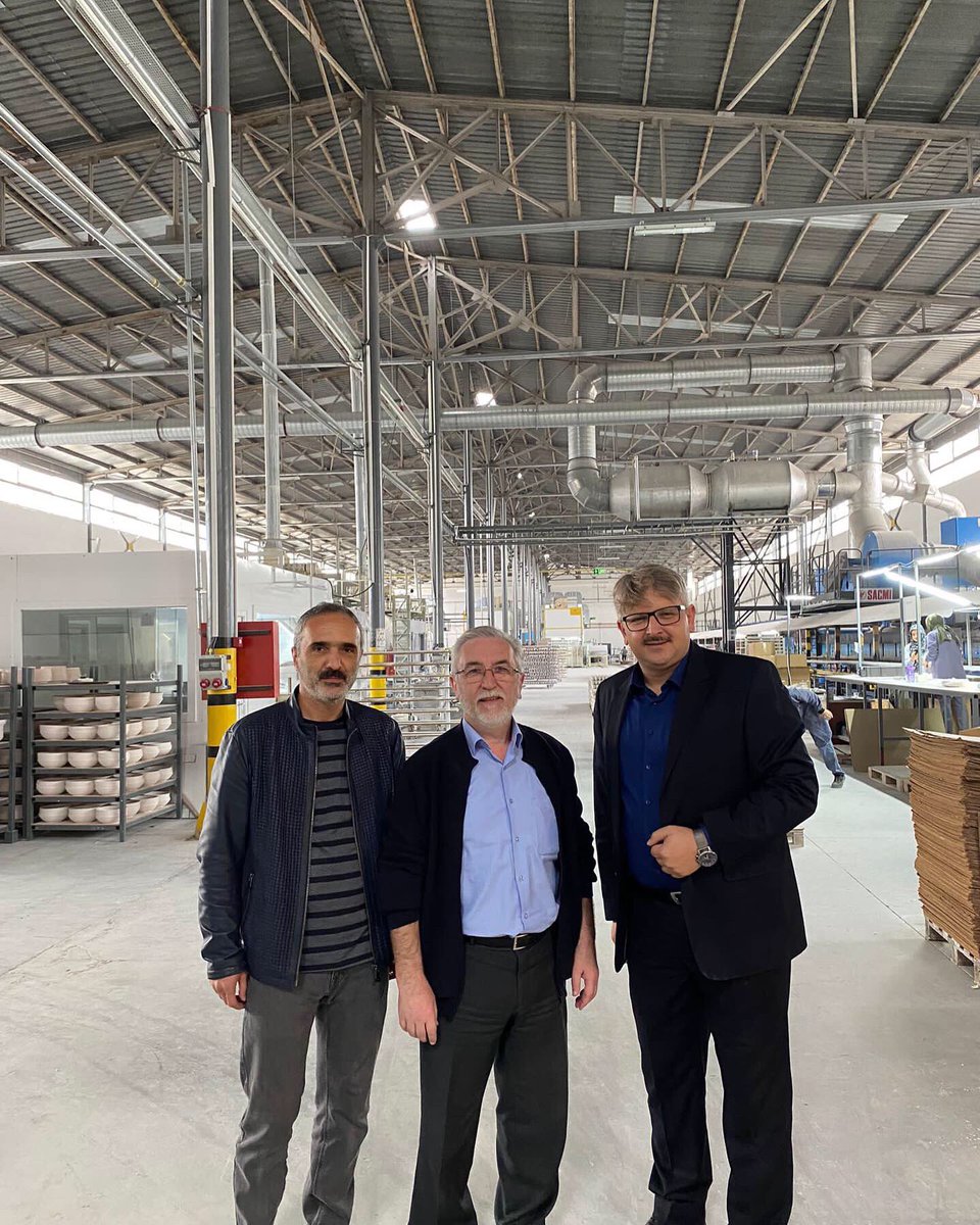 KzlyTvs's tweet photo. #Farika Porselen Fabrikasını ziyaret ederek Fatih CANTÜRK Bey’den çalışmalar hakkında bilgi alıp beraber yapacağımız etkinliği değerlerlendirdik. Çalışmalarında başarılar diler misafirperverlikleri için teşekkür ederiz. https://t.co/fPG5mLwBVe