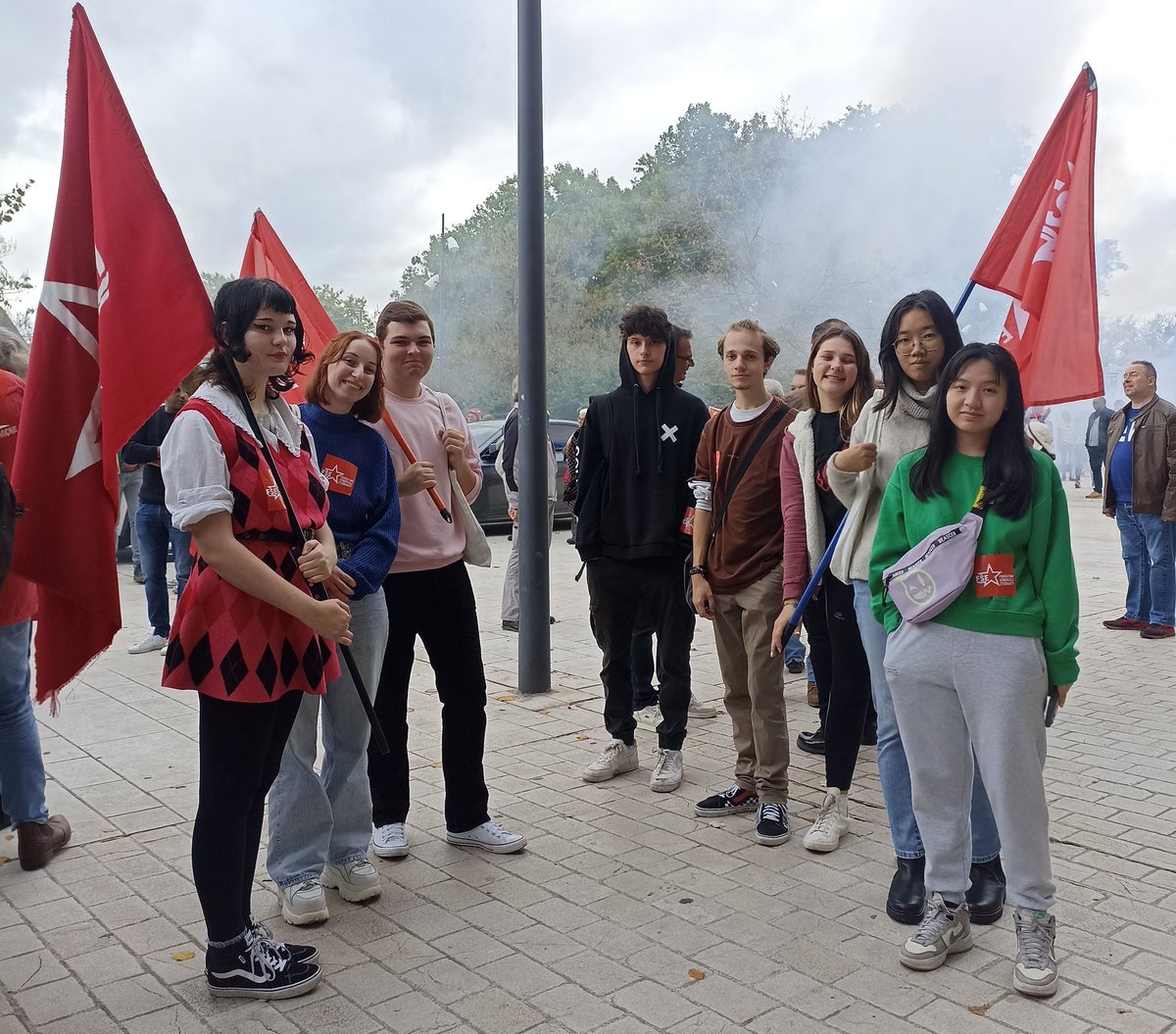 FSE_Metz's tweet photo. 🔈💥Revalorisation des salaires, augmentation des bourses, amélioration des conditions de vie, d'étude et de travail, la FSE  Metz était présente pour manifester avec les travailleur-se-s ! https://t.co/vrzt6qVP4d