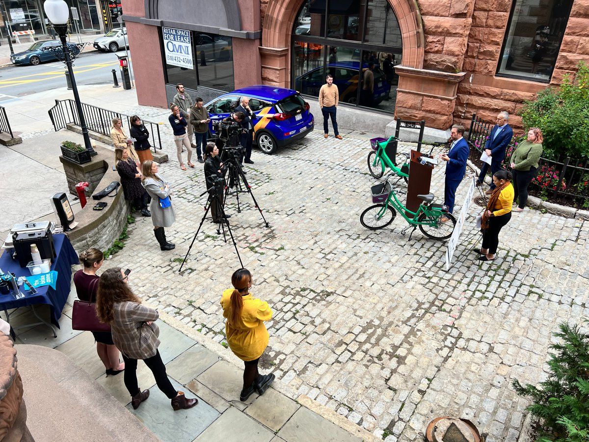 TheBlakeAnnex's tweet photo. At The Blake Annex and @UnitedWay_GCR, we believe wholeheartedly in the power of partnerships, which is why we're especially thrilled about the new agreement announced this morning with our friends at @CDTA, which grants our members free access to public transportation. https://t.co/EpzeHMcBtt