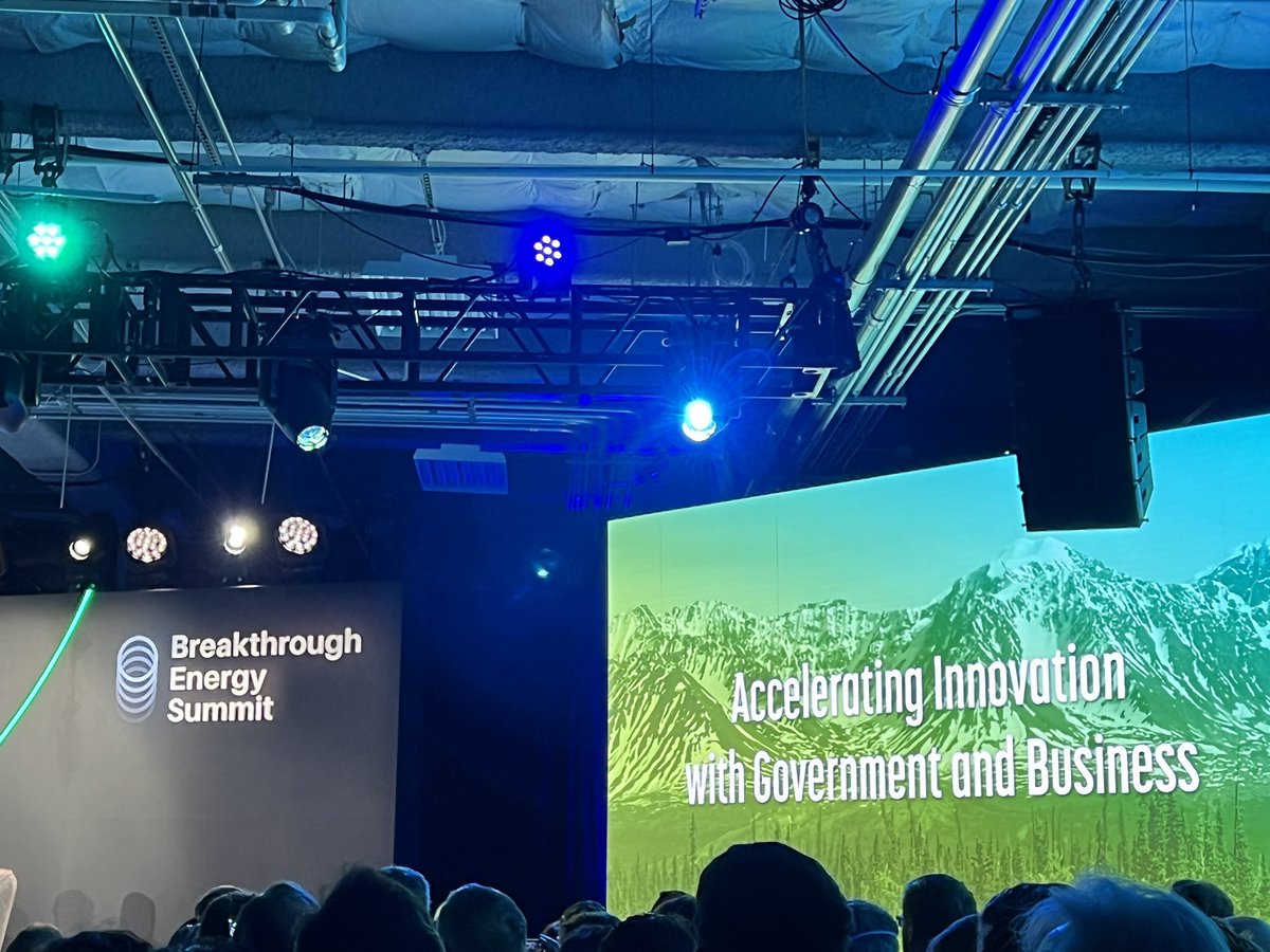 apoorv_bh89's tweet photo. Nerding out @Breakthrough #breakthroughsummit https://t.co/XwWhD5BQuO