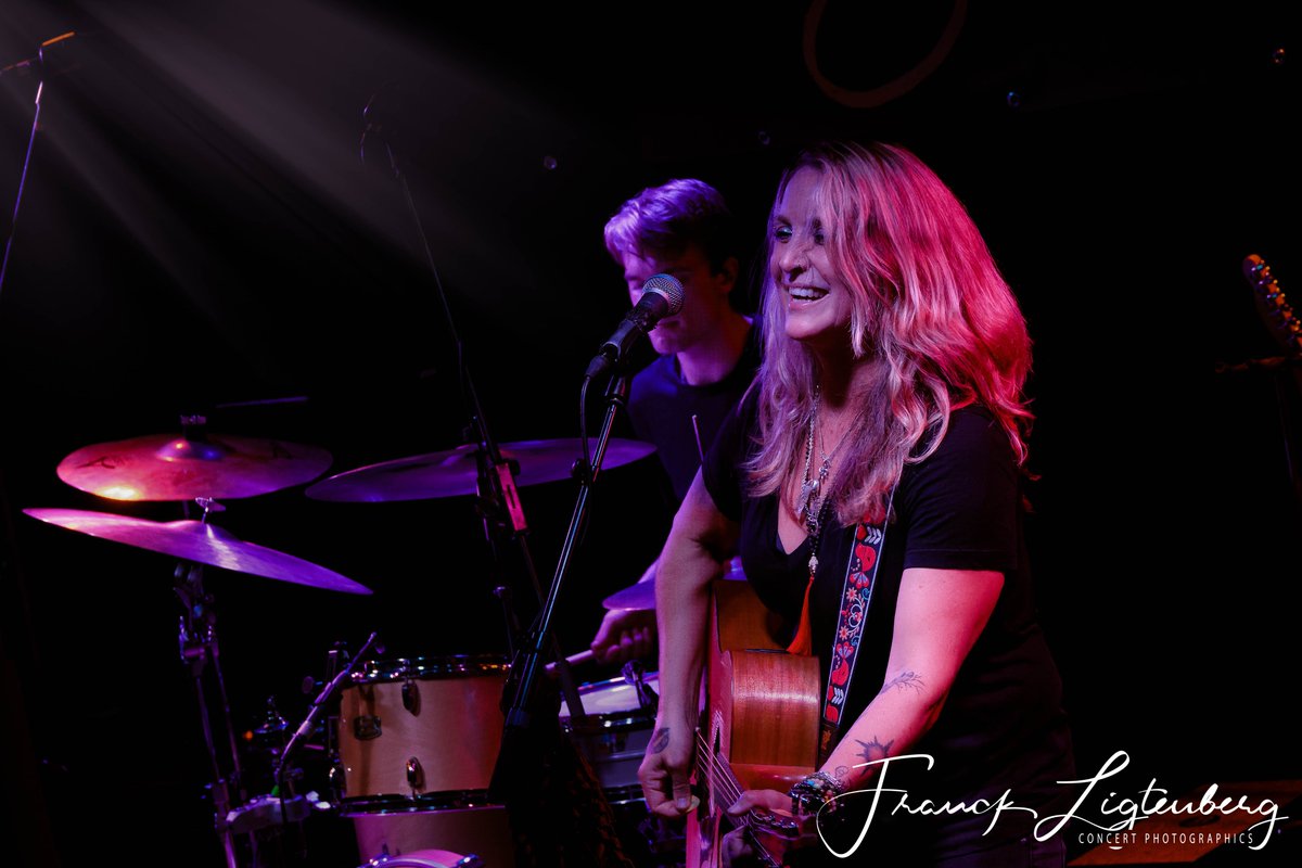 FranckLigtPics's tweet photo. Little Impression of ......Sarah Smith &amp; Band .. Live at Buena Ressa Music Club  Rees Germany...Canada.

#tour #musicians #musiclife #stage
#festival #concertphotography #popmusic #vocals  #gig  #liveband #liveperformance #sarahsmith #sarahsmithband #buenaressamusicclub https://t.co/MYdG7RNsru