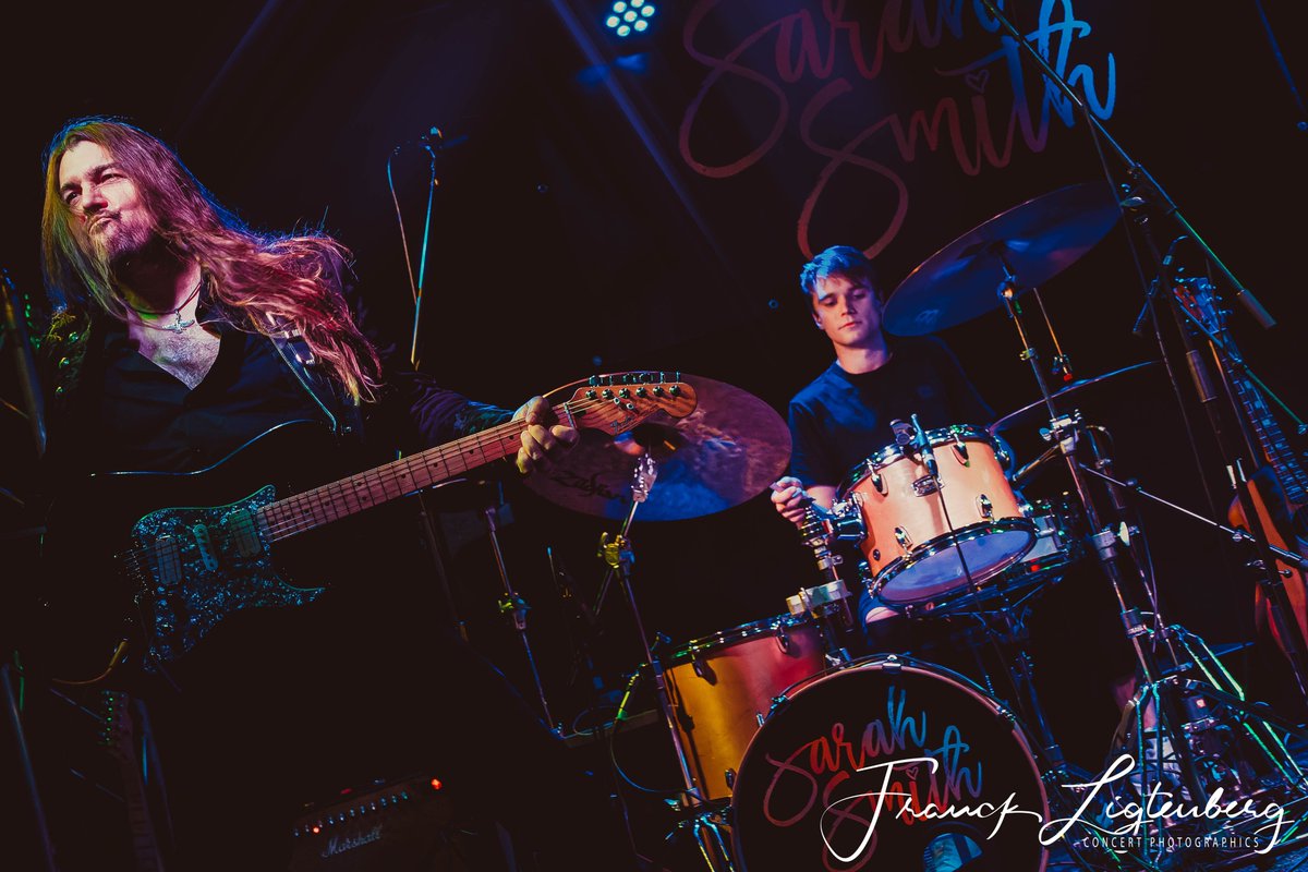 FranckLigtPics's tweet photo. Little Impression of ......Sarah Smith &amp; Band .. Live at Buena Ressa Music Club  Rees Germany...Canada.

#tour #musicians #musiclife #stage
#festival #concertphotography #popmusic #vocals  #gig  #liveband #liveperformance #sarahsmith #sarahsmithband #buenaressamusicclub https://t.co/MYdG7RNsru