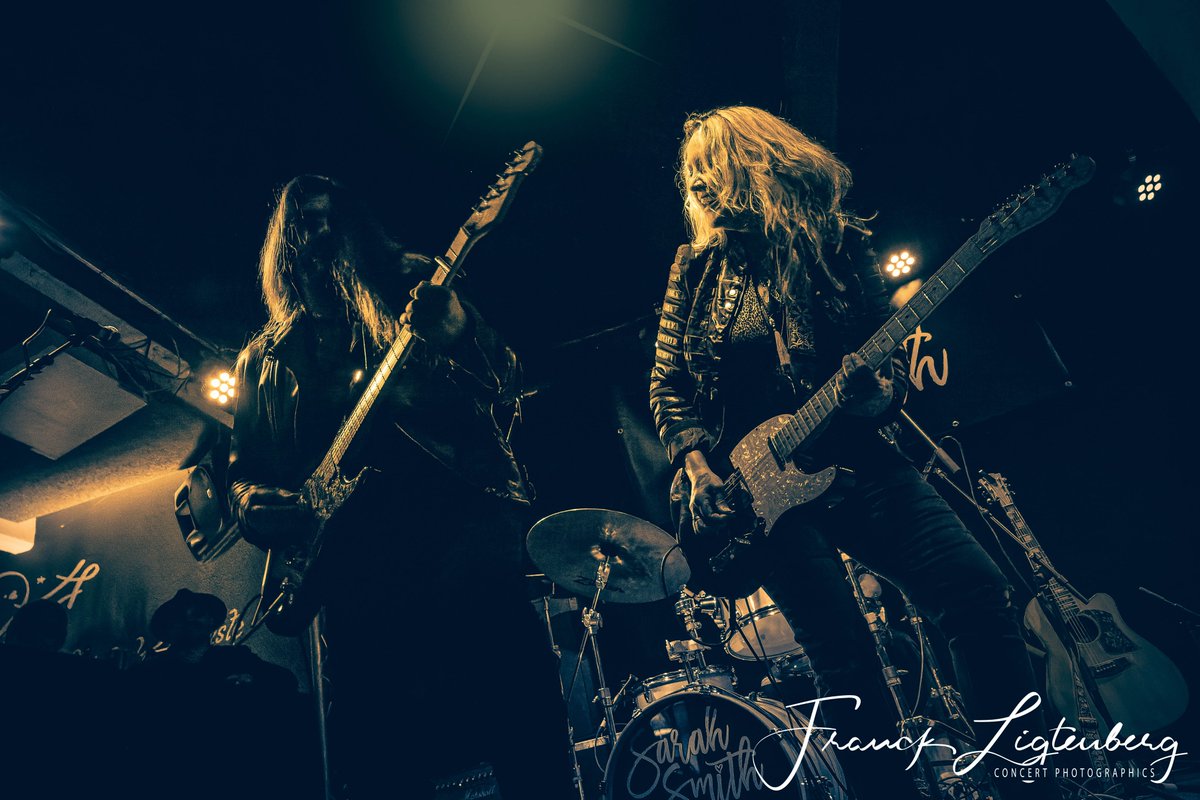 FranckLigtPics's tweet photo. Little Impression of ......Sarah Smith &amp; Band .. Live at Buena Ressa Music Club  Rees Germany...Canada.

#tour #musicians #musiclife #stage
#festival #concertphotography #popmusic #vocals  #gig  #liveband #liveperformance #sarahsmith #sarahsmithband #buenaressamusicclub https://t.co/MYdG7RNsru