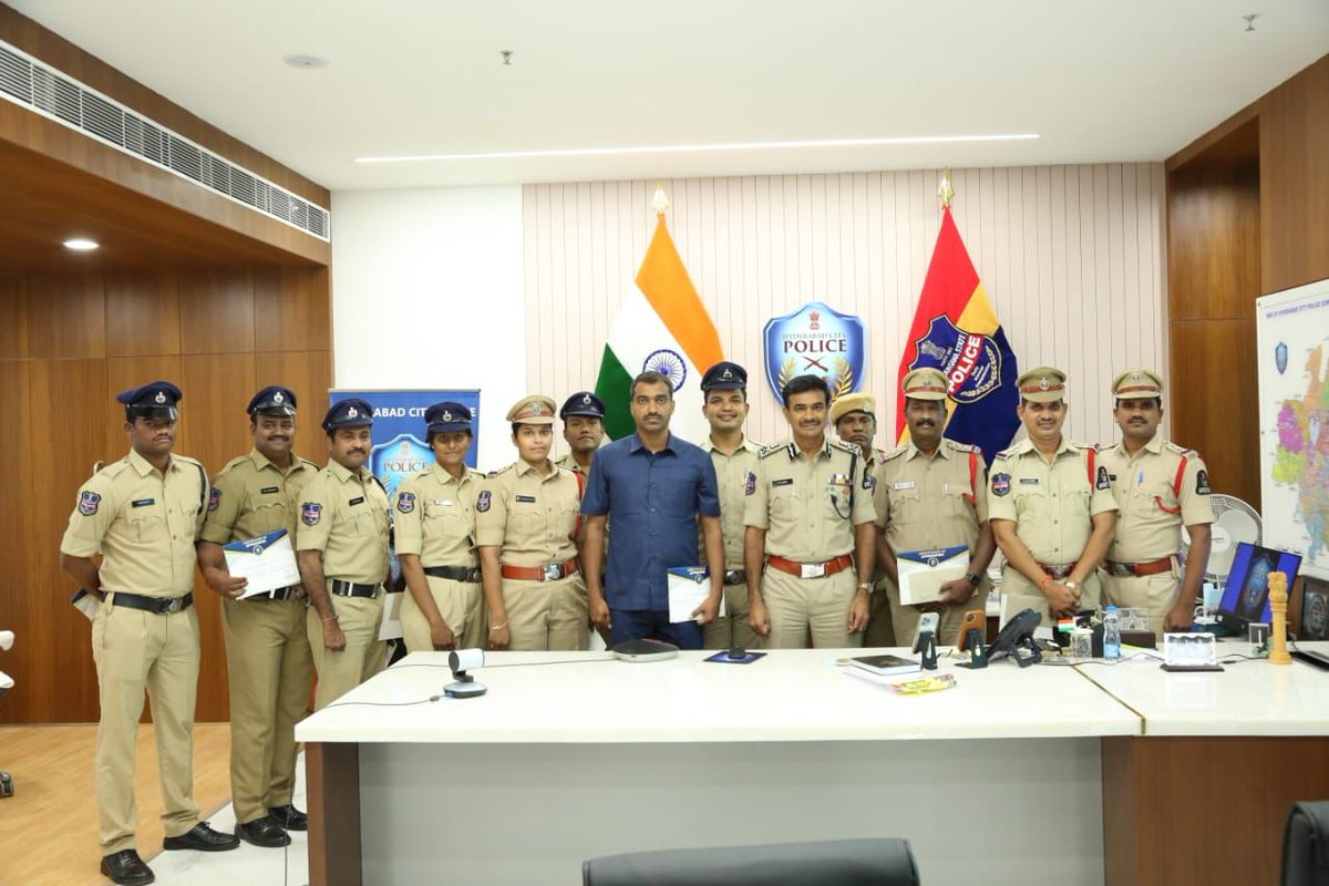 Commended cops working in various PSs of HCP, who earned citizens laurel for quick thinking,decisive actions leading to swift apprehension of perpetrators involved in chain & mobile snatchings in two different incidents. Their agile operations also averted communal tensions.