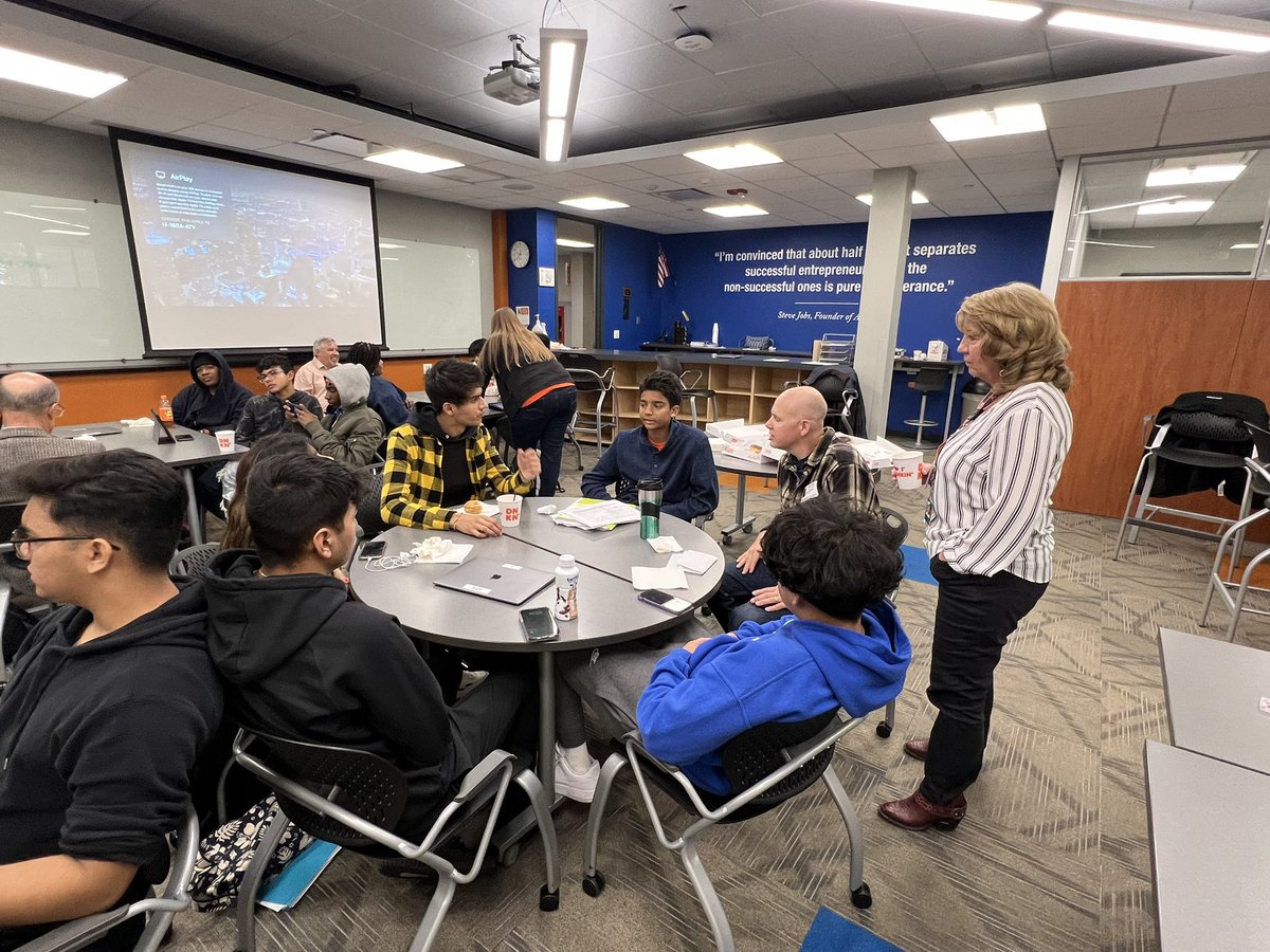 HEHSIncubator's tweet photo. Volunteer Appreciation Breakfast.  Grateful for our amazing community members who support our young entrepreneurs!!  @incubatoredu  @HSDistrict211  @HEHSHawks @d211foundation  @HEHSBusinessEd @DrKerriLargo https://t.co/srKBbnsKGY