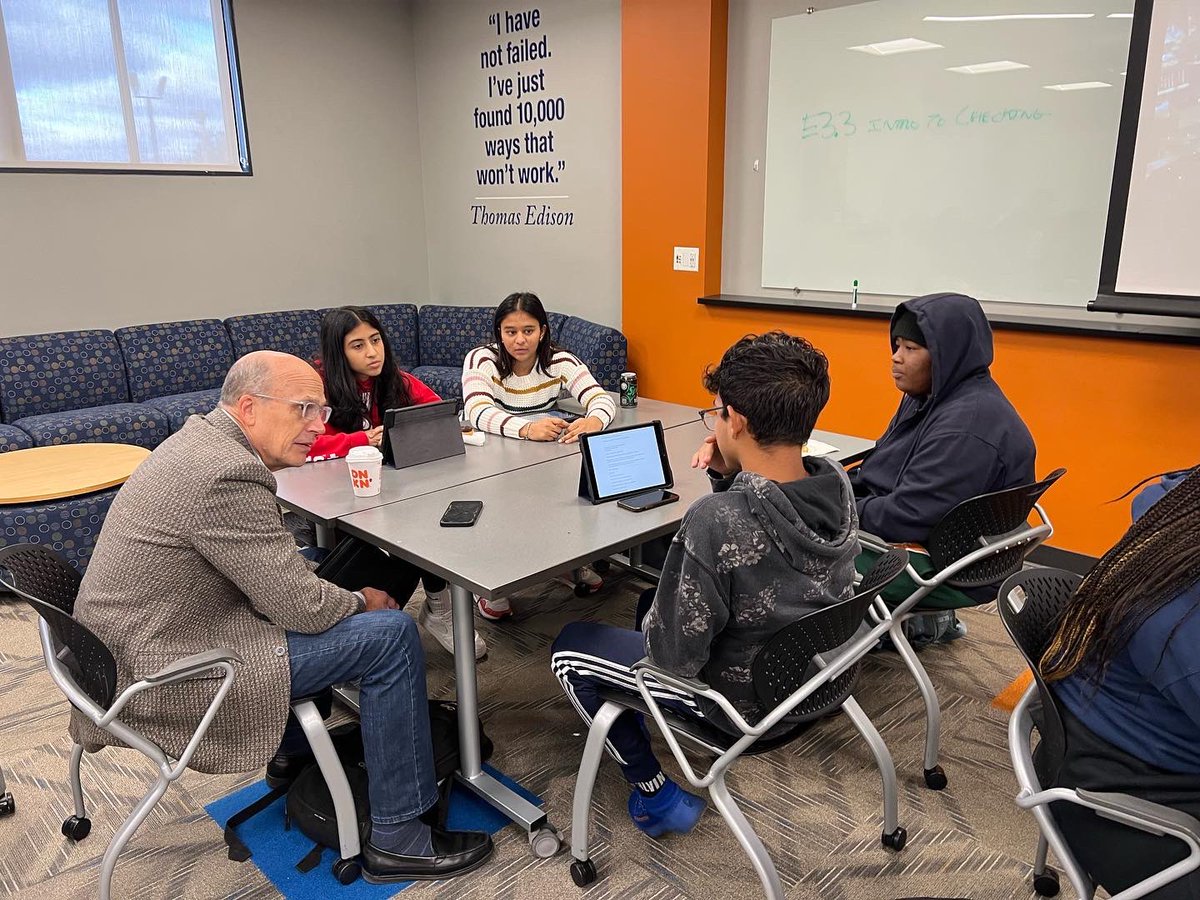 HEHSIncubator's tweet photo. Volunteer Appreciation Breakfast.  Grateful for our amazing community members who support our young entrepreneurs!!  @incubatoredu  @HSDistrict211  @HEHSHawks @d211foundation  @HEHSBusinessEd @DrKerriLargo https://t.co/srKBbnsKGY
