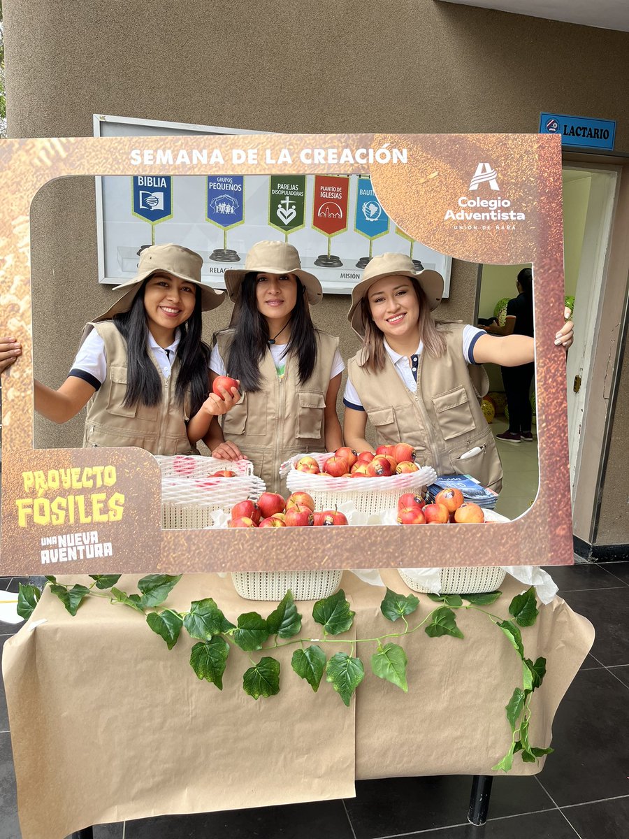 CCorralesRuiz's tweet photo. 📣 #EsHoy 🍎 Hoy se estrenó en el Colegio Unión de Ñaña la película "Proyecto Fósiles: Una nueva aventura". 🔦🦕
¡Tú eres nuestro invitado estelar! 😎🎬

#ColegioUnión #ProyectoFósiles #MásQueEnseñanza #EducaciónAdventista https://t.co/AU8u2C7DYh