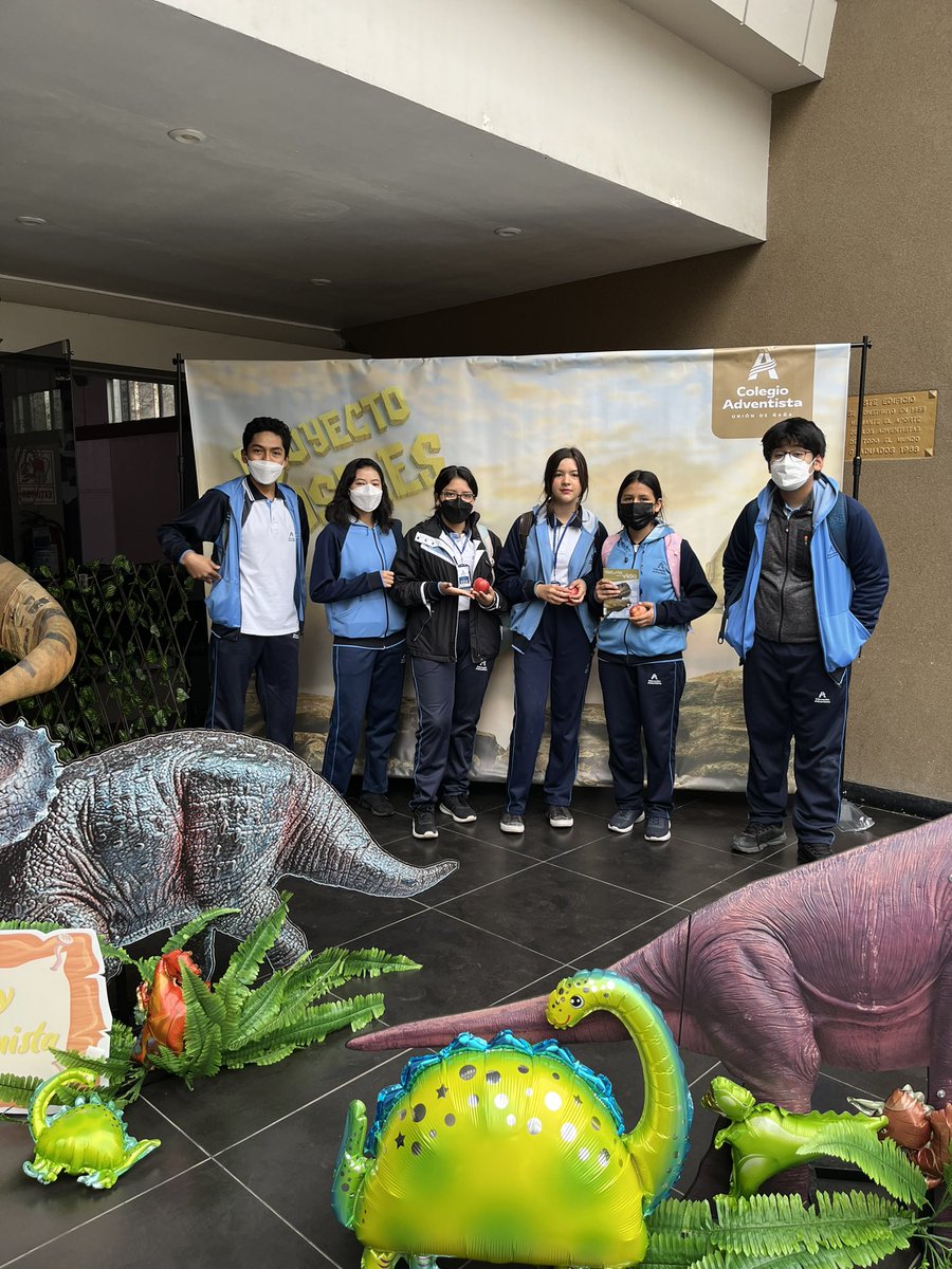 CCorralesRuiz's tweet photo. 📣 #EsHoy 🍎 Hoy se estrenó en el Colegio Unión de Ñaña la película "Proyecto Fósiles: Una nueva aventura". 🔦🦕
¡Tú eres nuestro invitado estelar! 😎🎬

#ColegioUnión #ProyectoFósiles #MásQueEnseñanza #EducaciónAdventista https://t.co/AU8u2C7DYh