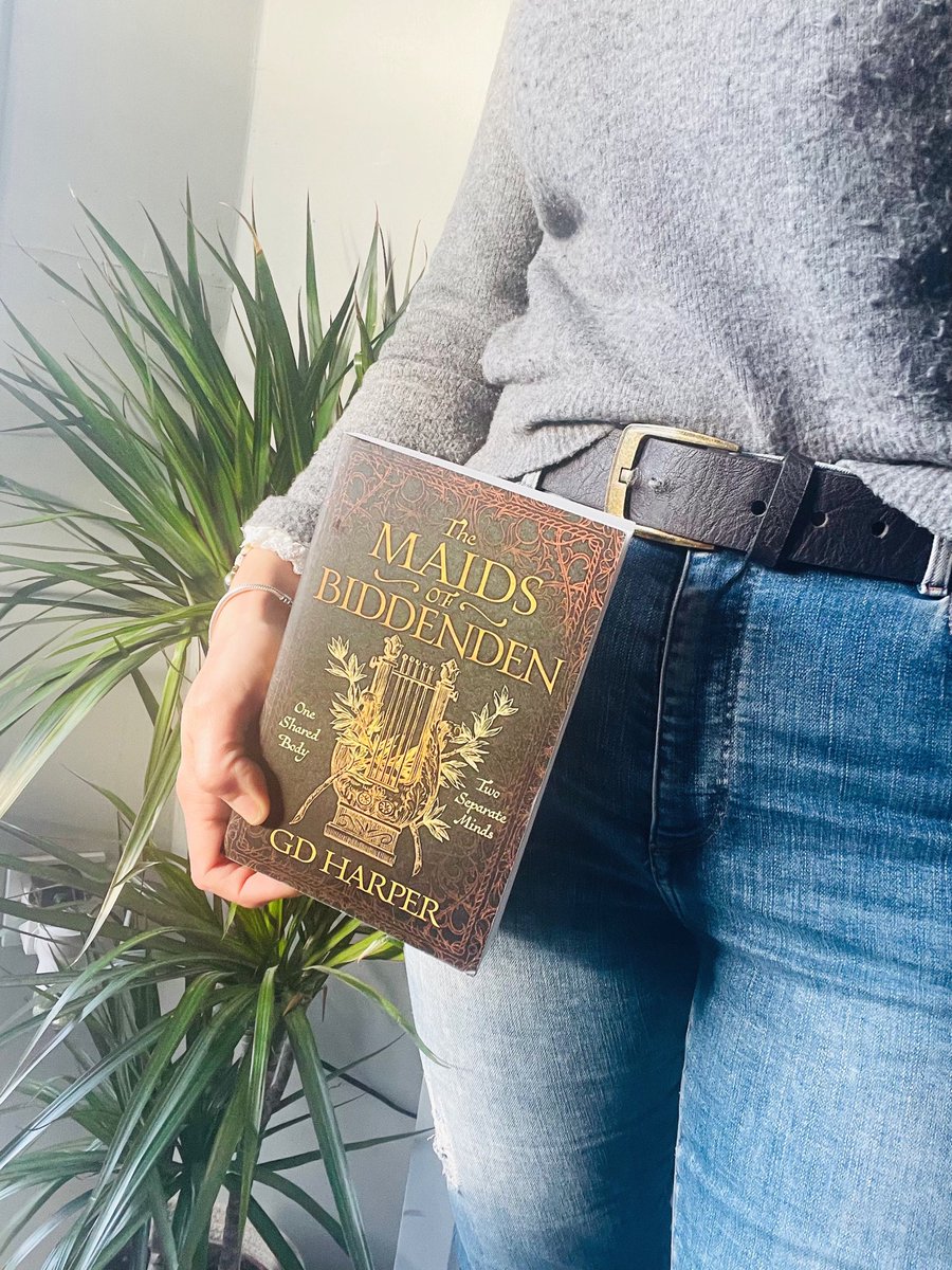 secretWofabook's tweet photo. Thank you so much @RandomTTours for this blogspot and beautiful heartfelt copy of #TheMaidsOfBiddenden by GD Harper
“𝑻𝒉𝒆𝒓𝒆 𝒊𝒔 𝒏𝒐 𝒎𝒆; 𝑻𝒉𝒆𝒓𝒆 𝒊𝒔 𝒏𝒐 𝒚𝒐𝒖.
𝑻𝒉𝒆𝒓𝒆 𝒊𝒔 𝒐𝒏𝒍𝒚 𝒖𝒔”
_______
https://t.co/A7ADrrpnVR
#booktwt #reviews https://t.co/xFdmdUsT8V