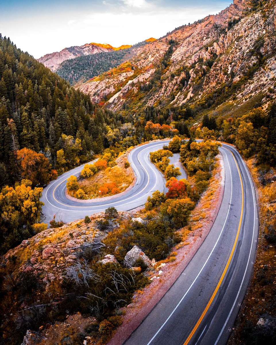 5 fall time scenic drives you won't want to miss this year. 🍂 bit.ly/3VyWYnp 📷: (IG) @levixphotos
