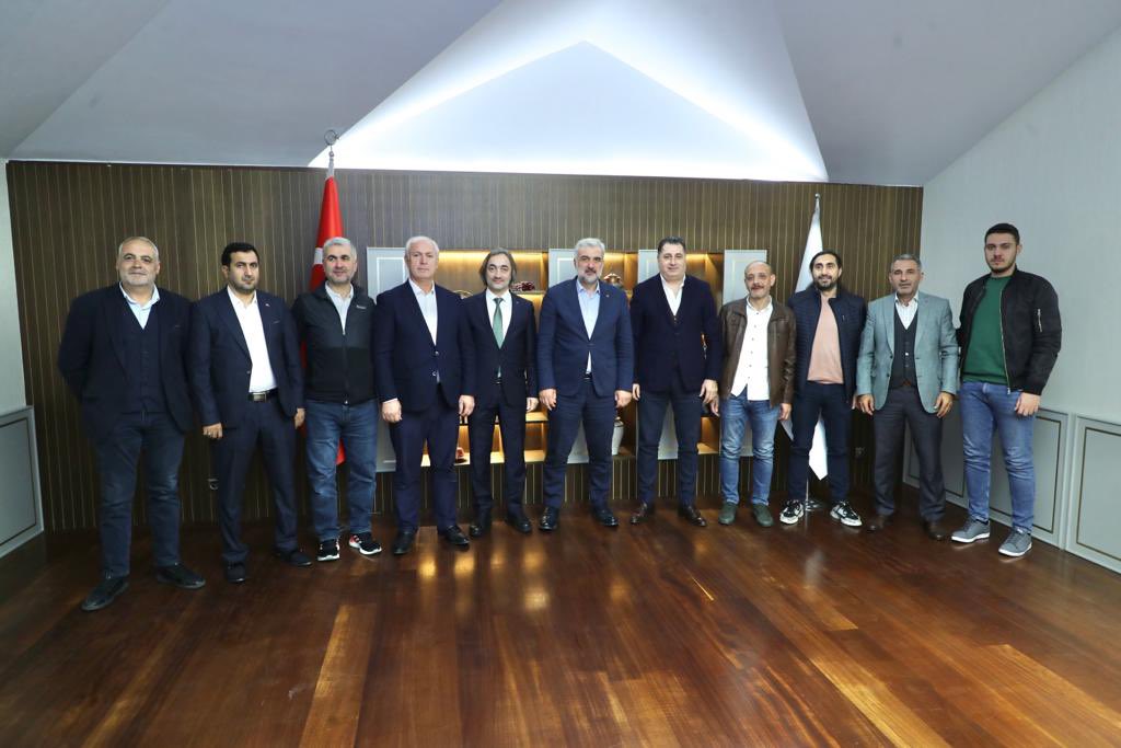 İstanbul Spor Ayakkabıcılar Derneği (İSAD) Yönetimi ile birlikte İl Başkanımız Sn. Osman Nuri Kabaktepe'yi ziyaret ettik. Nazik kabulleri için kıymetli İl Başkanımıza teşekkür ediyorum. @osmannnurika
