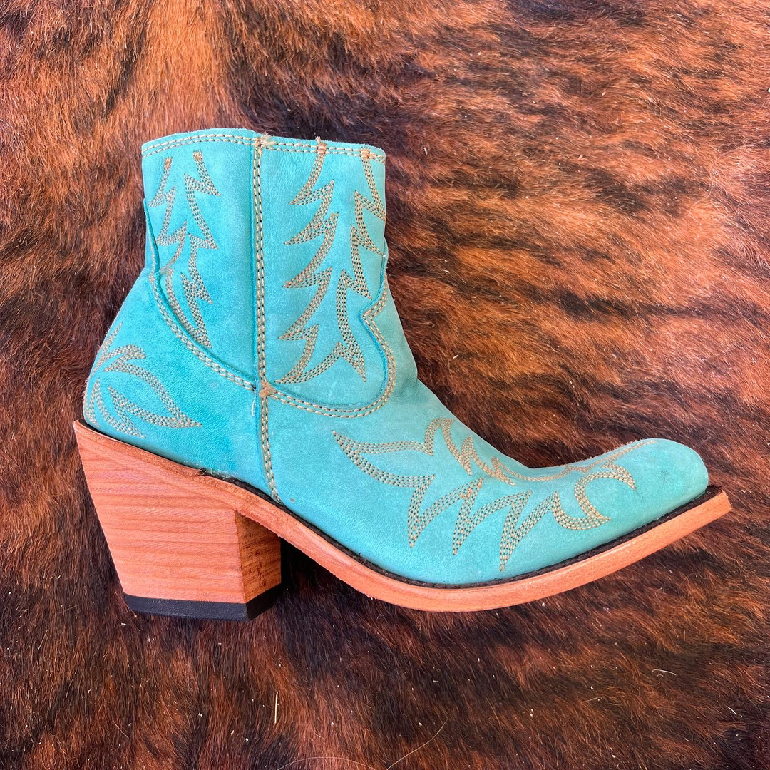 BroncRanchWear's tweet photo. The Amarillo booties are perfect if your favorite color is turquoise 😍 https://t.co/IYHVB8G2iz