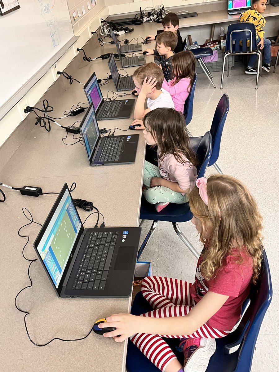 RWPrincipal's tweet photo. Young 5’s learning how to use a mouse https://t.co/h75K6EYCLC