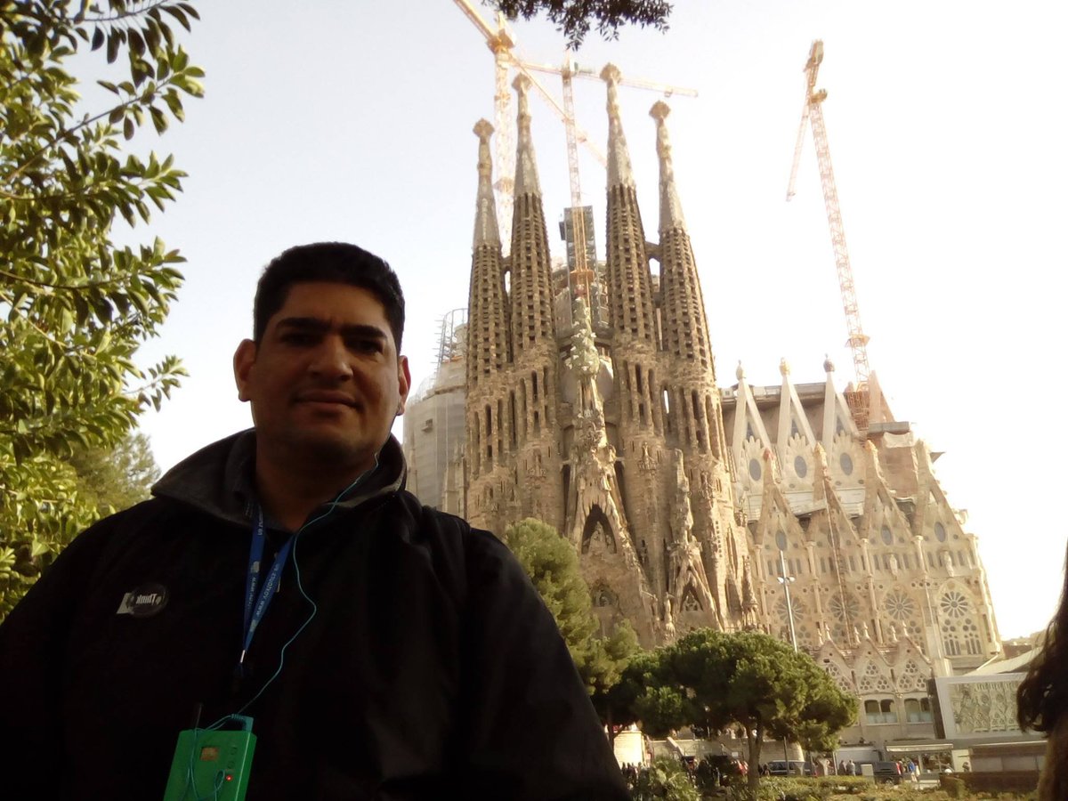 No pude evitar recordar mi visita a Barcelona en 2016 con mis amigos de @Lenovo al ver las explicaciones en el #LenovoTechWorld 

En esa ocasión acompañando mis amigos de #LenovoIN en el #MWC16