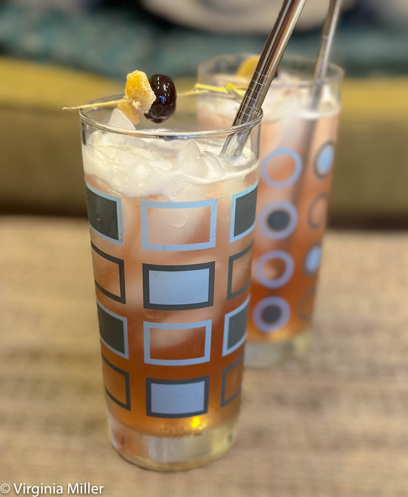 ThePerfectSpot's tweet image. #HappyHour for a #HappyFriday: 

Linden Leaf molecular gin (more on the gin bit.ly/3T0Td87) with @Sirenshrubco Tart Cherry Shrub, ginger syrup and @DrinkReeds "Strong" ginger beer. 

#HomeBartending