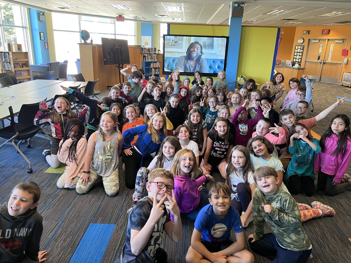 C_ESLibrary's tweet image. Such a great visit with @JasonReynolds83 today! @MicrosoftFlip @SimonKIDS @CastletonES @SchodackCSD #StuntboyInTheMeantime #GRA2022 #GlobalReadAloud #GRA22