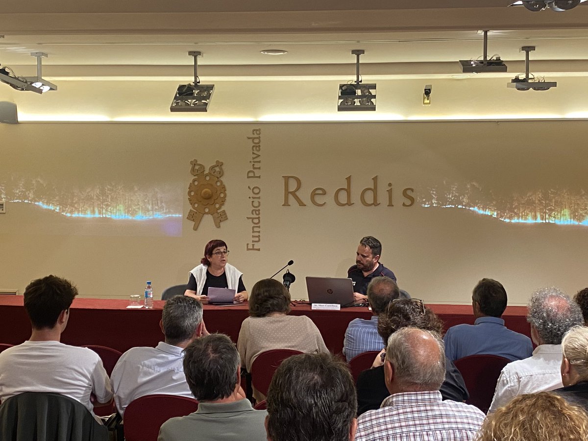 fundacioreddis's tweet photo. Conferència: “Canvi climàtic i grans incendis forestals” a càrrec de Marc Castellnou Ribau @incendi dins el cicle de conferències pedagògiques #EducarAvui , on ens enfronta al repte que tenim davant per ser part activa del canvi en el procés de creació dels boscos del demà. https://t.co/mjkTkQ6ORc