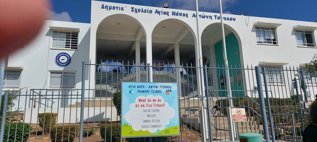 CPRAderan2's tweet photo. #Mierasmusplus #ErasmusPlus @sepiegob @ceparacena Segundo día.En bus hasta Agia Napa para ver el Museo Thalassa con todo el alumnado. También visitamos el colegio Antoni Tsokkou, una ecoescuela situada frente al mar y con excelentes instalaciones.#TeacherOnTour https://t.co/NbcO2ga1oI