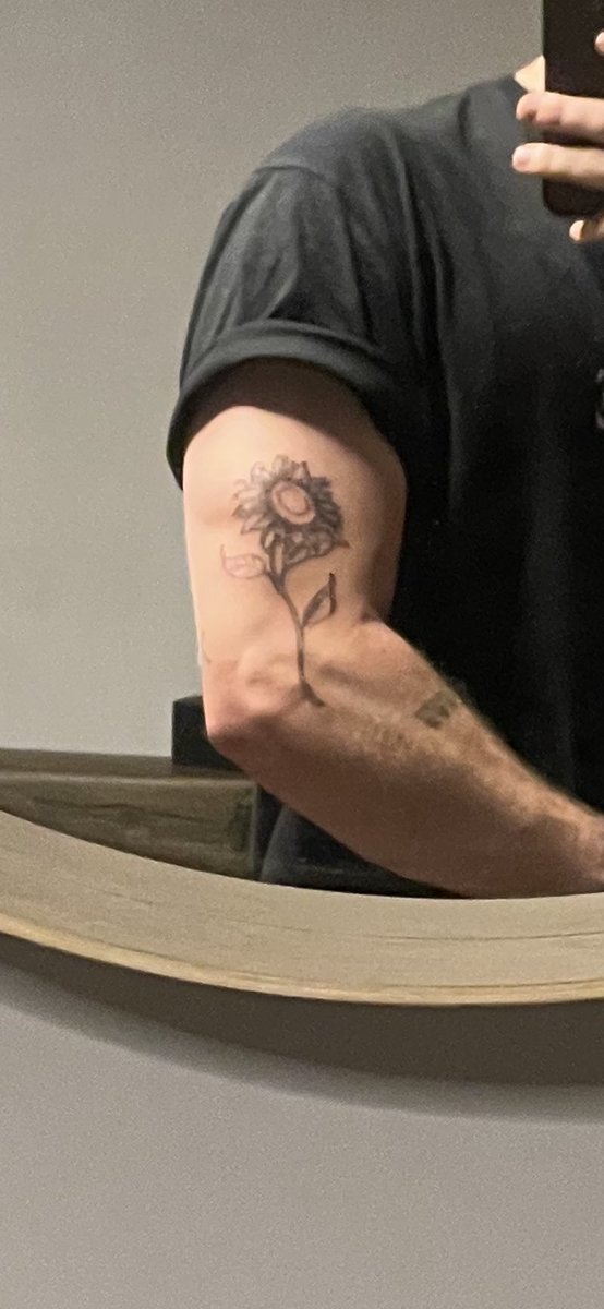Been writing bare music lately but have a bangin cold so can’t record any vocals 

Anyway here’s a bad photo of a new tattoo I got