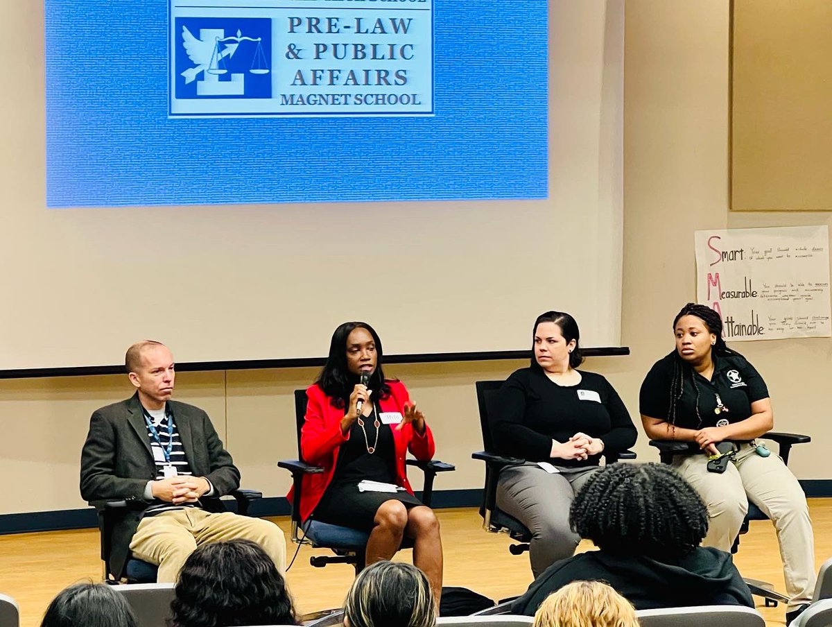 flhs_magnet's tweet photo. Thank you to our juvenile and family law professionals who visited today for our LAWTalk! 💙 #prelaw #careergoals #futureplanning #lawtalks @FlhsOfficial https://t.co/jxAYyh1e1O