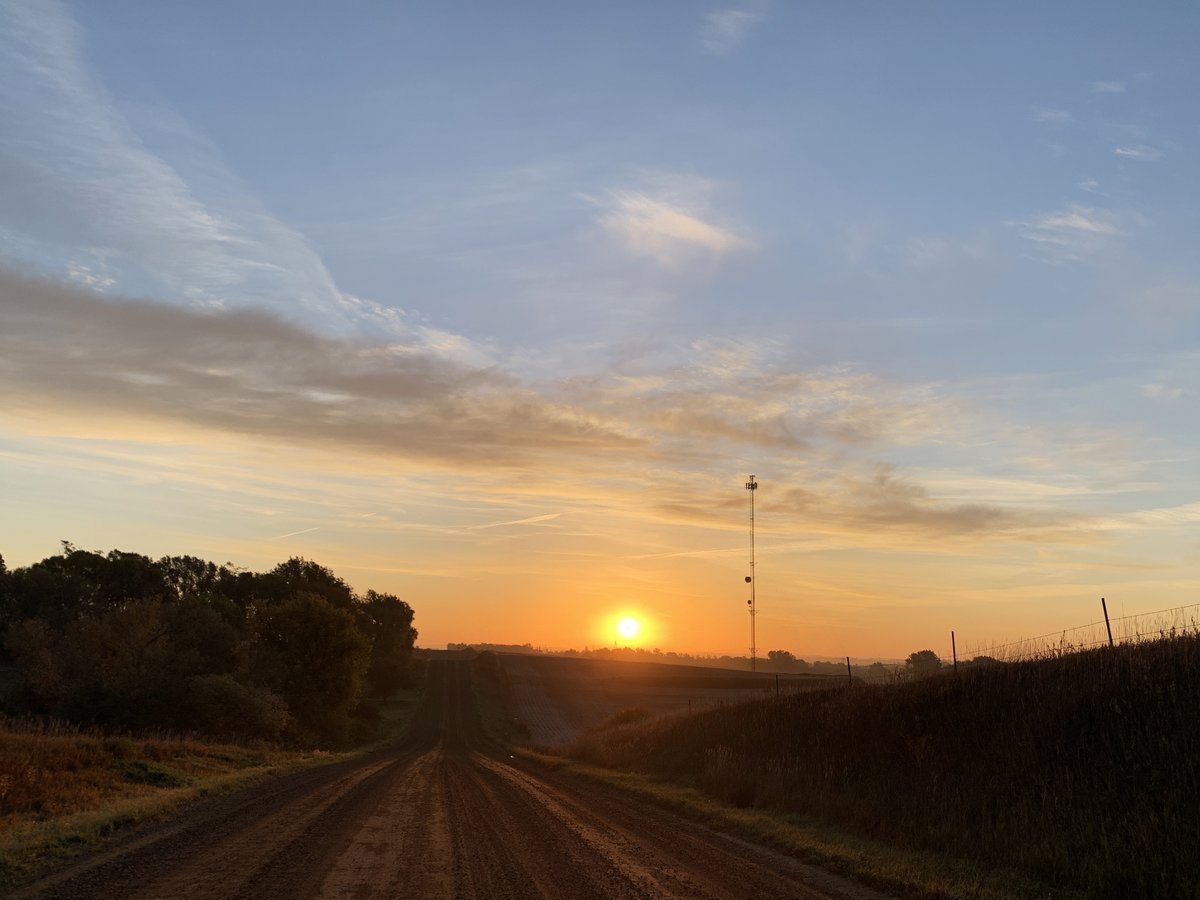 VIKORInc's tweet photo. A good old fashioned sunset in the plains.
📍Sioux Falls, SD 📸 D. Leuning
#TowerTuesday #BeVIKOR #DedicationToElevation #ElevateWireless https://t.co/Z6GpGnD8q3