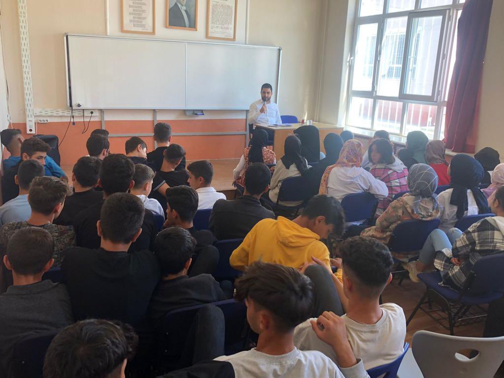 sultanhisarmuf's tweet photo. Okullarımızda Mevlid-i Nebi Haftası ile Camiler ve Din Görevlileri Haftası Konferansları Yapıldı. https://t.co/R5SkMBw6wG