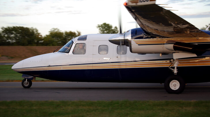 TCAircraft's tweet photo. What is the magic speed for your #TwinCommander? Barry Lane has some thoughts on that. https://t.co/3mefnpnJ2W #barrylane #thecommanderguy #commander #targetspeed #flying #airplane #knots https://t.co/yWt7eYZ4fn