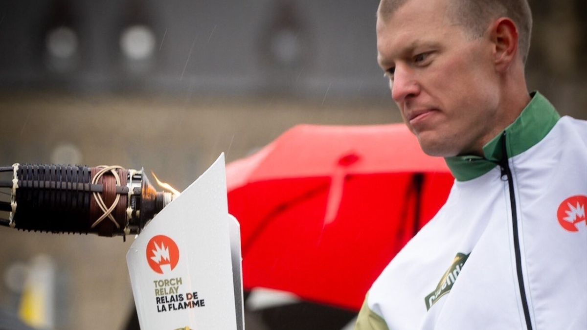 . @markarendz was chosen to light the torch for the 2023 Canada Games that will be taking place in his home province of PEI. While he was at parliament hill he shared his plans for the 2026 Paralympic Winter Games paralympic.ca/news/mark-aren… @CanadaGames @NordiqCanada