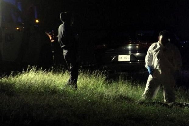 Ante la falta de coordinación entre autoridades, un día si y otro también los criminales hacen lo que se les pega la gana en Nuevo León, como anoche que tiraron a dos ejecutados con balazos en la cabeza, a un lado de la Autopista a Nuevo Laredo, en Salinas Victoria.
#Monterrey