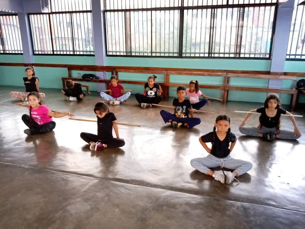 CeliaFernandzVP's tweet photo. Seguimos apoyando las Fuerzas Vivas que generan alternativas positivas en la comunidad, Espacios de crecimiento artístico y humano  a nuestro Grupo Cultural «Danzando en Venezuela» https://t.co/ng2nnCPqyp https://t.co/7mfmeFYgHH