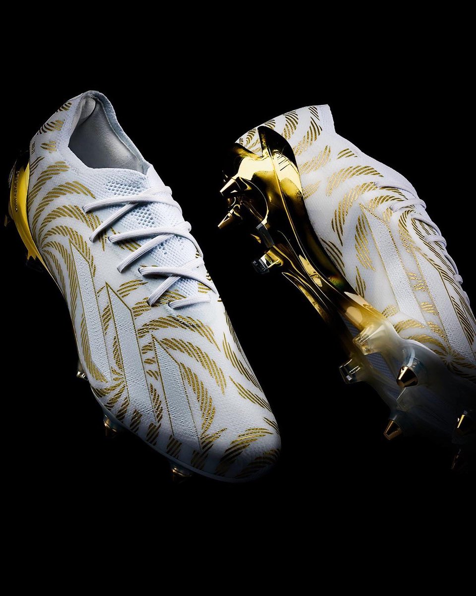 TheSquadra90's tweet photo. GOLDEN CAT🐱🇫🇷

Adidas has launched its new limited edition collection in tribute to Karim Benzema 🇫🇷 after winning his FIRST Ballon d'Or 🤩

#BenzeDor #KarimBenzema #BalondeOro #Paris #AdidasFootball #RealMadrid https://t.co/Vl2qYopDKg