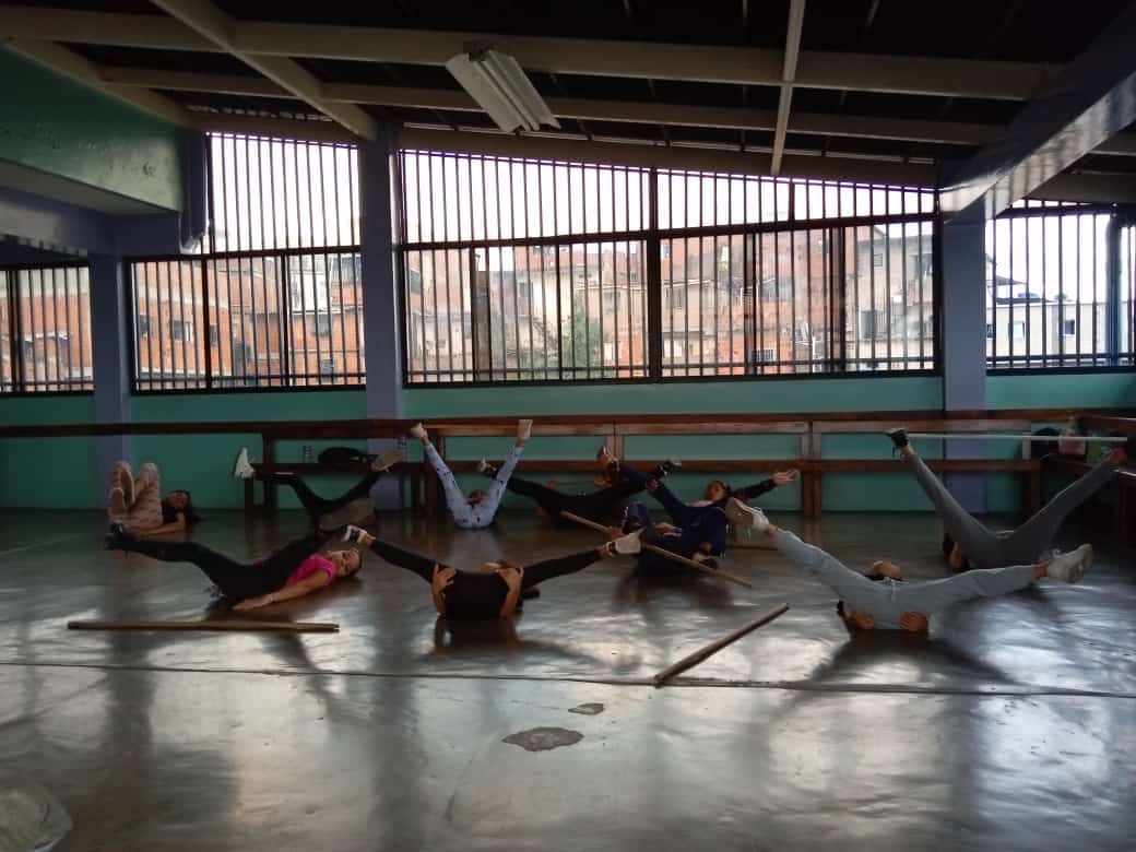 CeliaFernandzVP's tweet photo. Seguimos apoyando las Fuerzas Vivas que generan alternativas positivas en la comunidad, Espacios de crecimiento artístico y humano  a nuestro Grupo Cultural «Danzando en Venezuela» https://t.co/ng2nnCPqyp https://t.co/7mfmeFYgHH