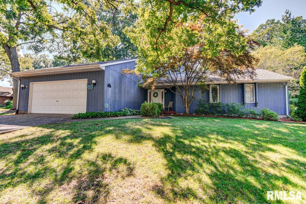 Reeve_T224's tweet photo. Just Reduced!  $299,000.00, 3BR, 3BA, 19 GEORGETOWN Road, SHERMAN, IL 62684, Full Details https://t.co/LmQlkQ0kvW https://t.co/yoaWErzN6y