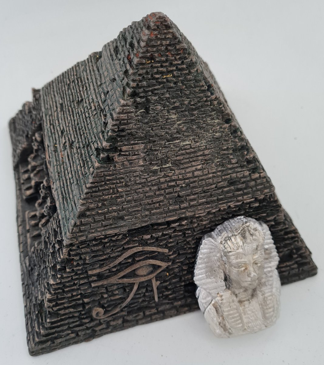 PyrametBullion's tweet photo. Newest edition to the #ancientegyptiancollection The Boy King #tutankhamun by #PYRAMET #pyramidmetals #egyptianartefacts #egyptianamulets #ancientegypt
Fine English Pewter Tutankhamun Bust Weighing 380g Styled as an Ancient Egyptian Artefact #ankh
https://t.co/yLhQ1700rb https://t.co/OYETllwz2S