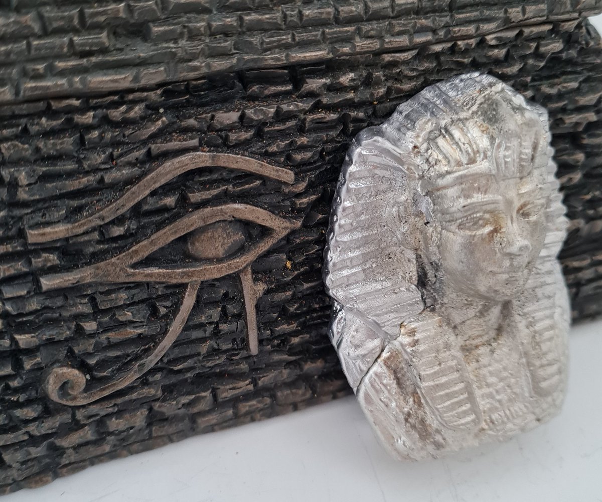 PyrametBullion's tweet photo. Newest edition to the #ancientegyptiancollection The Boy King #tutankhamun by #PYRAMET #pyramidmetals #egyptianartefacts #egyptianamulets #ancientegypt
Fine English Pewter Tutankhamun Bust Weighing 380g Styled as an Ancient Egyptian Artefact #ankh
https://t.co/yLhQ1700rb https://t.co/OYETllwz2S