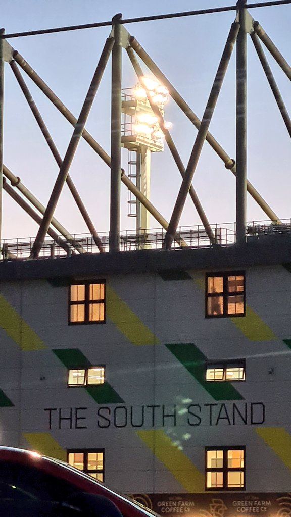 paul_gtastic's tweet photo. There's nothing quite like a game under lights. These four roof mounted beauties are at Norwich City's Carrow Road, all ready for tonight's game. https://t.co/IWvwDLhKZW