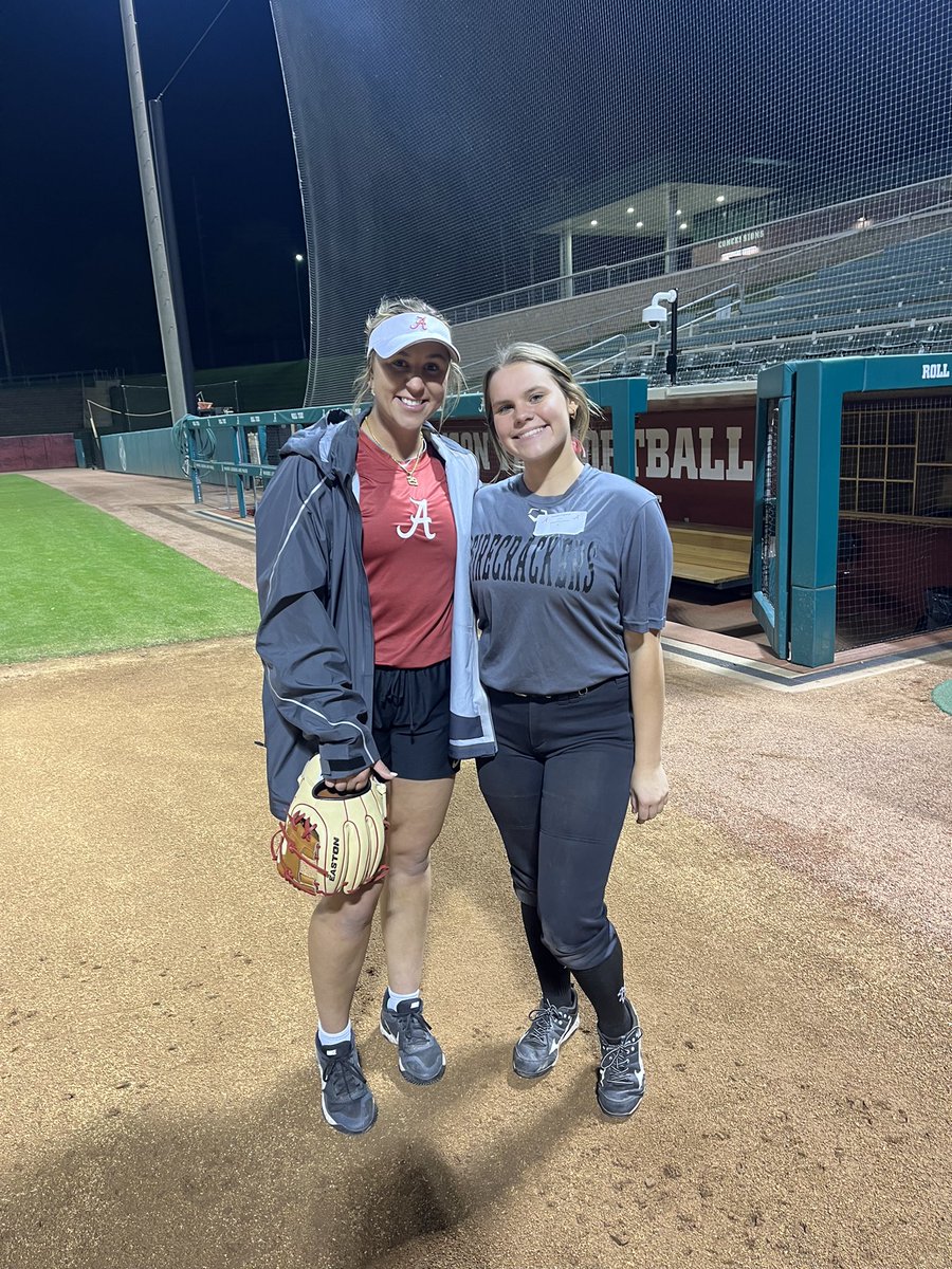 ALFC06's tweet photo. @AlabamaSB HUGE shoutout and thank you to all the coaches and players who invested their time in @hayden_traywick and @henley_traywick. We love seeing our girls put in hard work and learn from the best! #CampSzn #ChasingDreams #fc06 #grindneverstops https://t.co/3oHapsQXYk