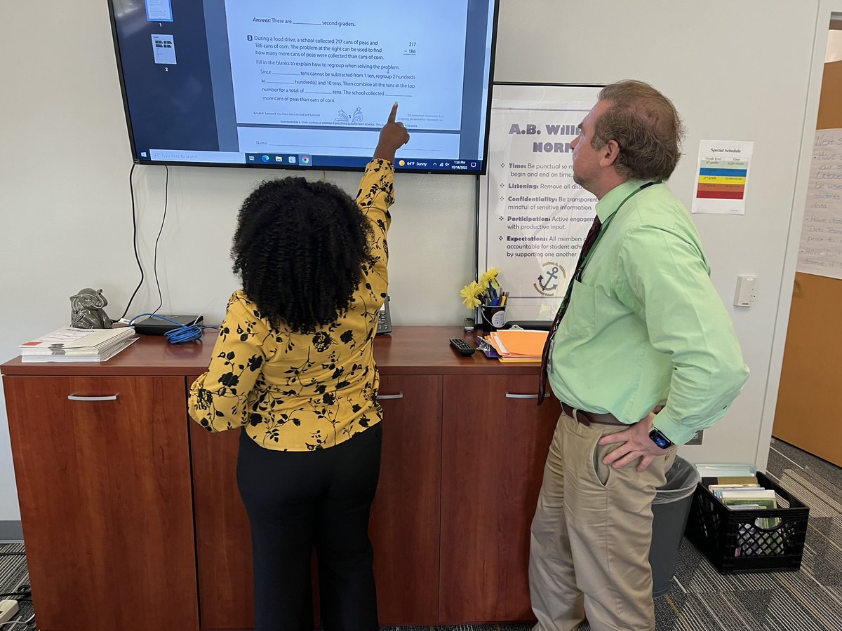 TonyFoy4's tweet photo. Our scholars aren’t the only ones that receive one-on-one and small group instruction. Our AMAZING academic coaches offer the same opportunity to our teachers!!! #HardWorkInAction #TellThemWeAreRising @ReneeEv1446 @purplelove70 @HamptonN2619 @AnnLPGA @ABWilliamsElem1 💜💛 https://t.co/t2favmngD5