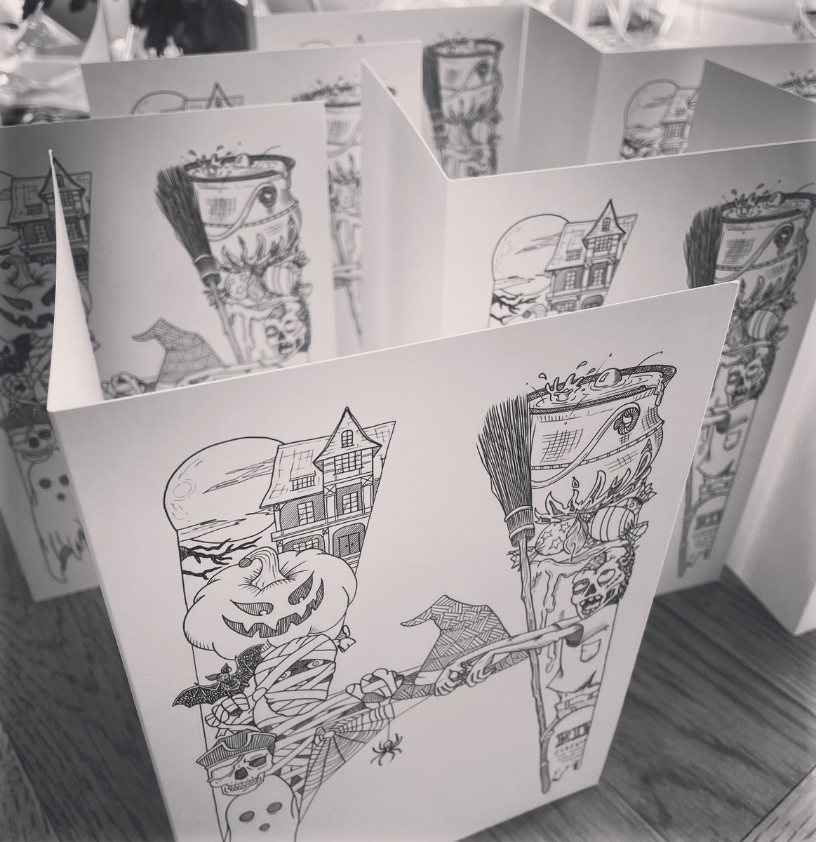 In_Letter_Form's tweet photo. You can now instantly download my #HalloweenColouring and #ChristmasColouring designs from my #etsystore https://t.co/i5yePhsVoN https://t.co/VMH1jgNc1I